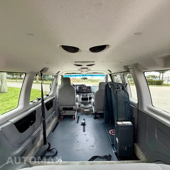2011 Ford Super Duty E-350 Wagon XLT 138.0" WB - miniatura 97