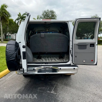 2011 Ford Super Duty E-350 Wagon XLT 138.0" WB - miniatura 99