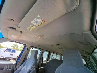 2011 Ford Super Duty E-350 Wagon XLT 138.0" WB – miniatura 11