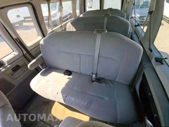 2011 Ford Super Duty E-350 Wagon XLT 138.0" WB – miniatura 13