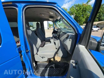 2011 Ford Super Duty E-350 Wagon XLT 138.0" WB – miniatura 19