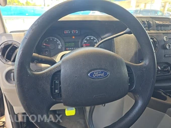 2011 Ford Super Duty E-350 Wagon XLT 138.0" WB - miniatura 10