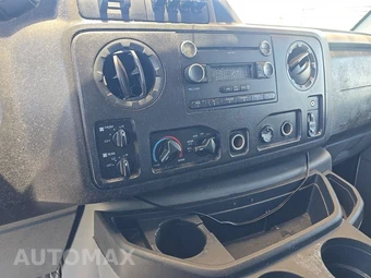 2011 Ford Super Duty E-350 Wagon XLT 138.0" WB - miniatura 11