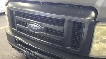 2011 Ford Super Duty E-350 Wagon XLT 138.0" WB - miniatura 19