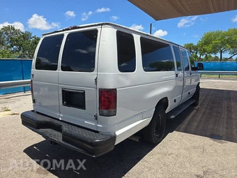 2011 Ford Super Duty E-350 Wagon XLT 138.0" WB - miniatura 4