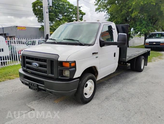 2011 Ford Super Duty E-450 Cutaway DRW - miniatura 3