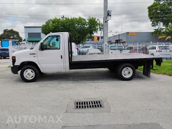 2011 Ford Super Duty E-450 Cutaway DRW - miniatura 4