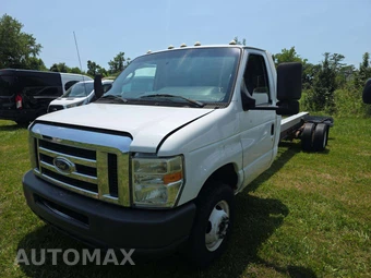 2011 Ford Super Duty E-450 Cutaway DRW