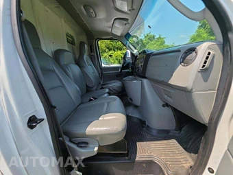 2011 Ford Super Duty E-450 Cutaway DRW – miniatura 13