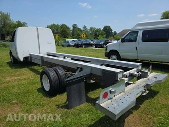 2011 Ford Super Duty E-450 Cutaway DRW – miniatura 2
