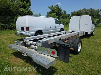 2011 Ford Super Duty E-450 Cutaway DRW – miniatura 3