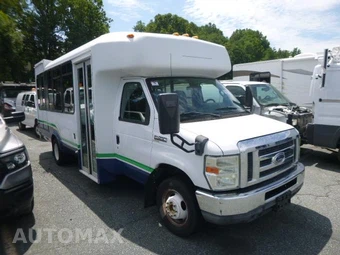 2011 Ford Super Duty E-450 Cutaway DRW - miniatura 2