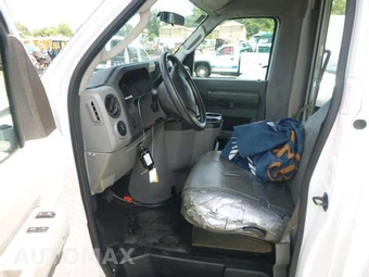 2011 Ford Super Duty E-450 Cutaway DRW - miniatura 6