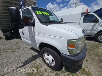 2011 Ford Super Duty E-450 Cutaway DRW - miniatura 4