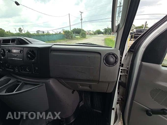 2011 Ford Super Duty E-450 Cutaway DRW – miniatura 18