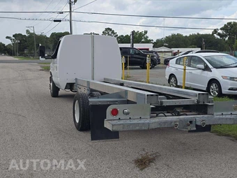 2011 Ford Super Duty E-450 Cutaway DRW – miniatura 2