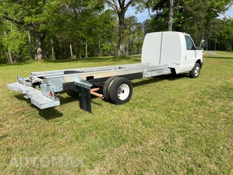 2011 Ford Super Duty E-450 Cutaway DRW - miniatura 2