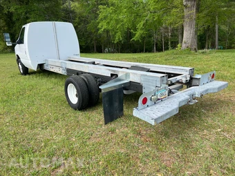 2011 Ford Super Duty E-450 Cutaway DRW - miniatura 5