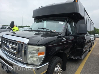 2011 Ford Super Duty E-450 Cutaway DRW