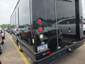 2011 Ford Super Duty E-450 Cutaway DRW - miniatura 6