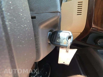 2011 Ford Super Duty F-250 Lariat Crew Cab Medium Bed - miniatura 5