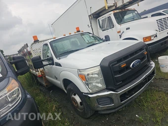 2011 Ford Super Duty F-350 Cab Chassis XL Regular Cab DRW - miniatura 3