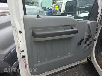 2011 Ford Super Duty F-350 Cab Chassis XL Regular Cab DRW - miniatura 9