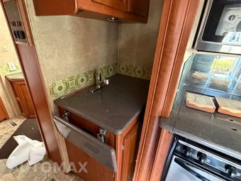 2011 Ford Super Duty F-53 Class A Motorhome Chassis DRW - miniatura 14