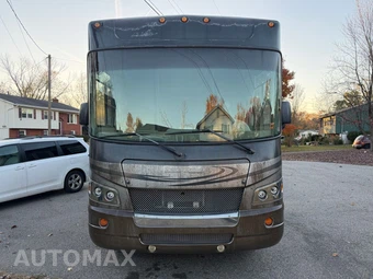 2011 Ford Super Duty F-53 Class A Motorhome Chassis DRW - miniatura 2