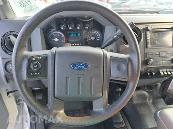 2011 Ford Super Duty F-550 Cab Chassis XL Crew Cab DRW - miniatura 10