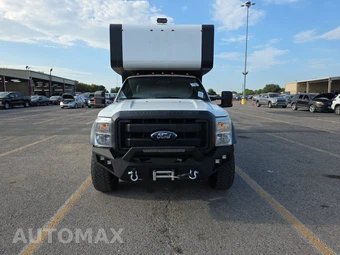 2011 Ford Super Duty F-550 Cab Chassis XL Crew Cab DRW - miniatura 2
