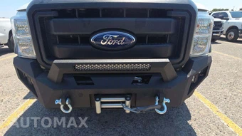 2011 Ford Super Duty F-550 Cab Chassis XL Crew Cab DRW - miniatura 23