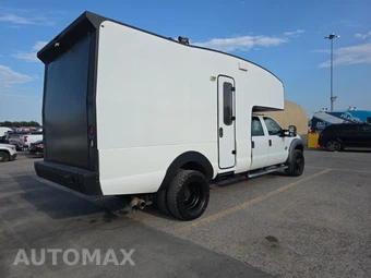 2011 Ford Super Duty F-550 Cab Chassis XL Crew Cab DRW - miniatura 4