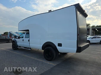 2011 Ford Super Duty F-550 Cab Chassis XL Crew Cab DRW - miniatura 6