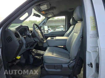 2011 Ford Super Duty F-550 Cab Chassis XL Crew Cab DRW - miniatura 7
