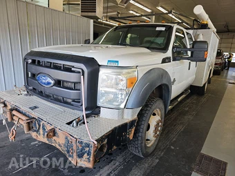 2011 Ford Super Duty F-550 Cab Chassis XL Crew Cab DRW