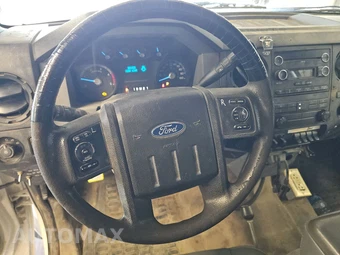 2011 Ford Super Duty F-550 Cab Chassis XL Crew Cab DRW - miniatura 10