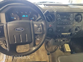 2011 Ford Super Duty F-550 Cab Chassis XL Crew Cab DRW - miniatura 11