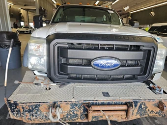 2011 Ford Super Duty F-550 Cab Chassis XL Crew Cab DRW - miniatura 2