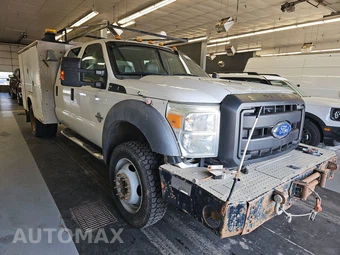 2011 Ford Super Duty F-550 Cab Chassis XL Crew Cab DRW - miniatura 3