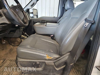 2011 Ford Super Duty F-550 Cab Chassis XL Crew Cab DRW - miniatura 7
