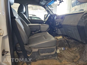 2011 Ford Super Duty F-550 Cab Chassis XL Crew Cab DRW - miniatura 8