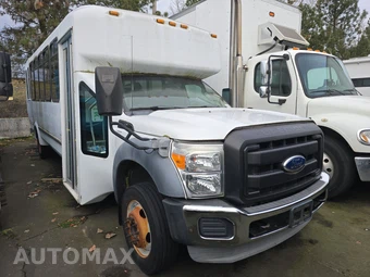 2011 Ford Super Duty F-550 Cab Chassis XL Regular Cab DRW - miniatura 3