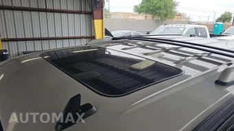 2011 GMC Yukon Denali 1500 5SA – miniatura 17