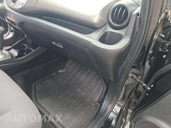 2011 Honda Fit – miniatura 16