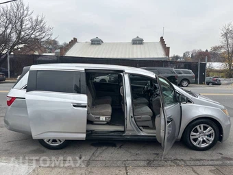 2011 Honda Odyssey LX 118.1" WB - miniatura 9