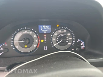 2011 Honda Odyssey Touring 118.1" WB - miniatura 12