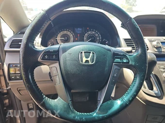 2011 Honda Odyssey Touring 118.1" WB - miniatura 10