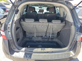 2011 Honda Odyssey Touring 118.1" WB - miniatura 17