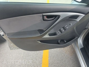 2011 Hyundai Elantra GLS Sedan - miniatura 9